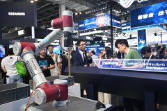 工智能快速渗入到工业制制、电商曲播、医疗健